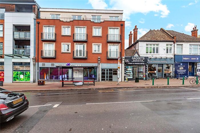 2 Bedroom Apartment For Sale In Station Road, Upminster, RM14