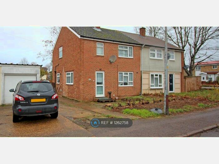 3 Bedroom Semi-Detached House To Rent In Twinwoods, Stevenage SG1