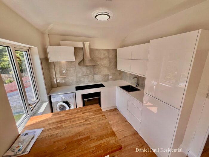 1 Bedroom Flat To Rent In Stucley Road, Hounslow, TW5