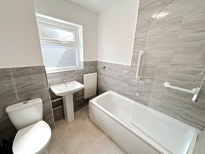 2 Bedroom Bungalow To Rent In Watergate Way, Woolton, Liverpool, Merseyside, L25