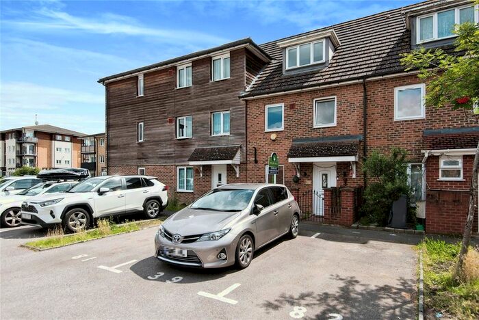 3 Bedroom Terraced House To Rent In Blackburn Way, Hounslow, TW4