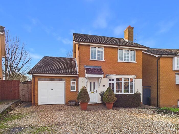4 Bedroom Detached House For Sale In Akister Close, Buckingham, Buckinghamshire, MK18