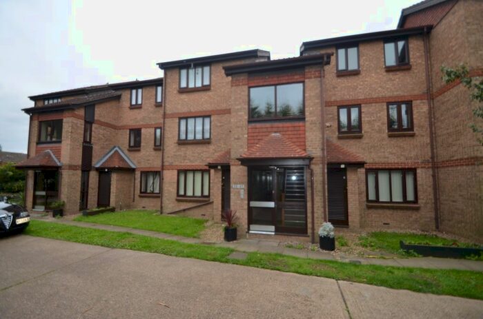 1 Bedroom Flat To Rent In Latimer Court, Bryanstone Rd, Waltham Cross, EN8