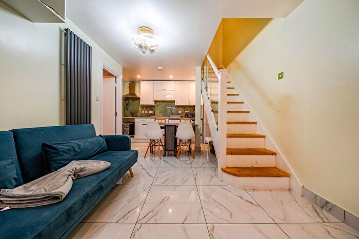 3 Bedroom End Of Terrace House To Rent In Joshua Street, London, E14