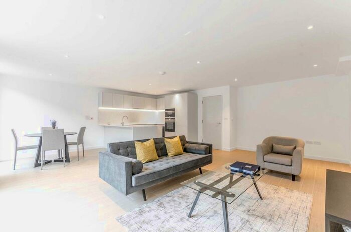 2 Bedroom Flat To Rent In Packington Square, Islington, London, N1
