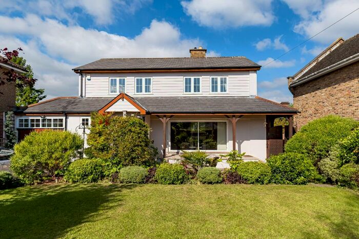 3 Bedroom Semi-Detached House To Rent In Farm End, Sewardstonebury, Chingford, E4