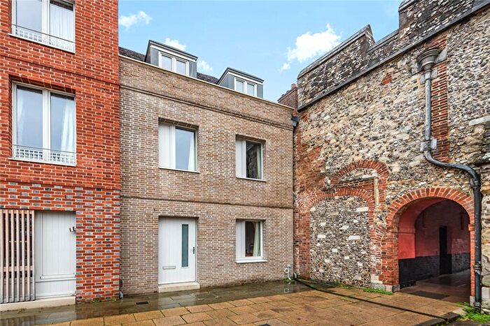 2 Bedroom Terraced House To Rent In Kingsgate Street, Winchester, Hampshire, SO23