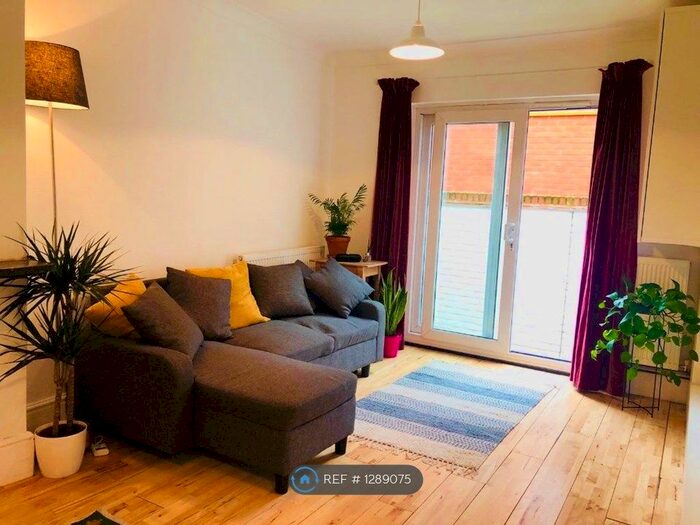 1 Bedroom Flat To Rent In Ambleside Avenue, London SW16