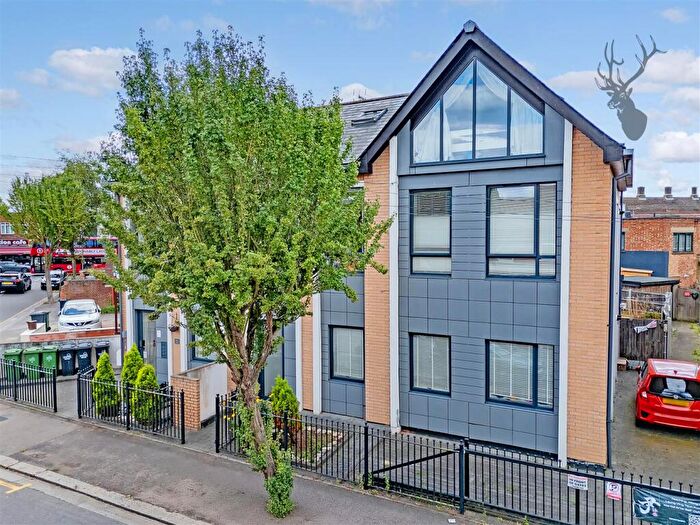 2 Bedroom Flat For Sale In Willow Street, North Chingford, E4