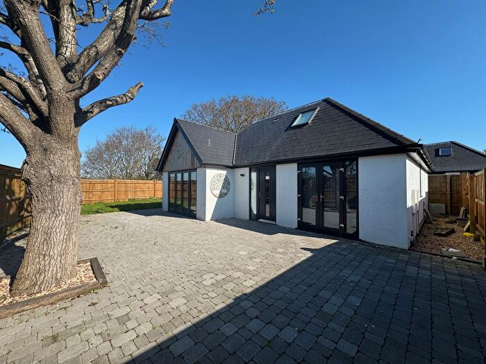 4 Bedroom Bungalow To Rent In Fern Close, Eastbourne, BN23