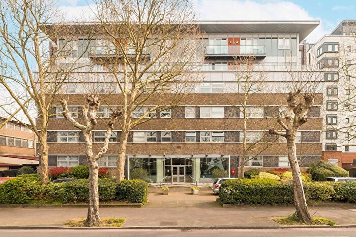 2 Bedroom Flat To Rent In London Road, London, SW16