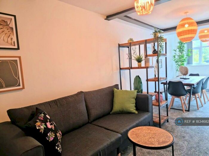 Studio To Rent In Park Road, Moseley, Birmingham, B13