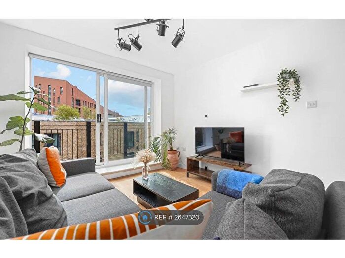 2 Bedroom Flat To Rent In Hackney Road, London, E2
