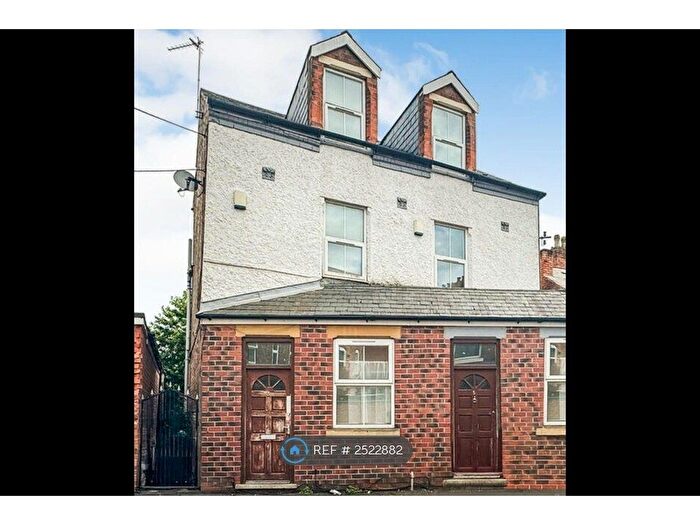 4 Bedroom Semi-Detached House To Rent In Wilford Crescent West, Nottingham, NG2