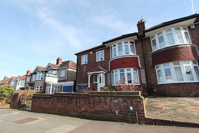 4 Bedroom Semi Detached House For Sale In Green Lane, London, SE9