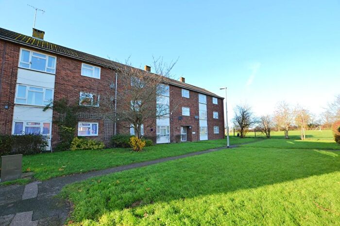 2 Bedroom Flat To Rent In Northfield, Hatfield, AL10