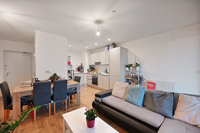 1 Bedroom Flat For Sale In East Acton Lane, London, W3