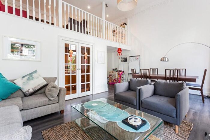 2 Bedroom Flat To Rent In Queens Gardens, London, W2