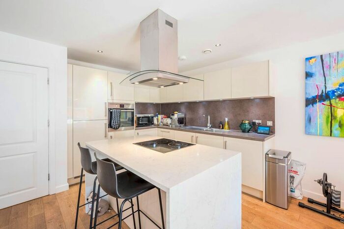 2 Bedroom Flat To Rent In Bedford Road, Clapham North, London, SW4