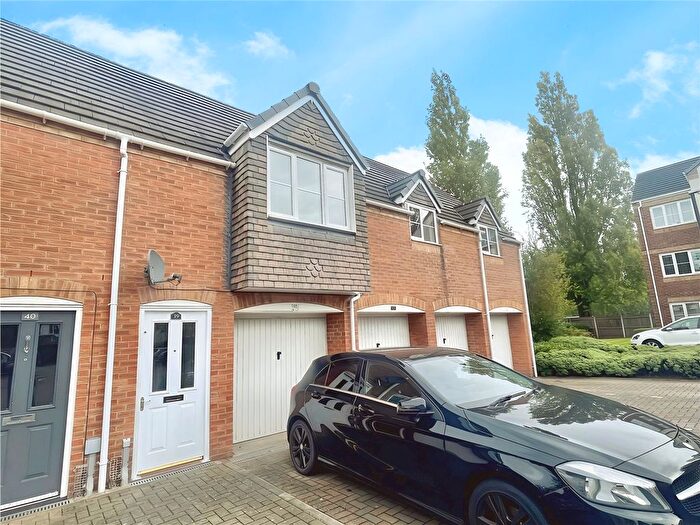 2 Bedroom Flat To Rent In The Avenue, Wednesbury, West Midlands, WS10