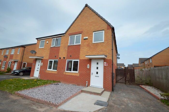 3 Bedroom Property To Rent In Chassen Close, Manchester, M11