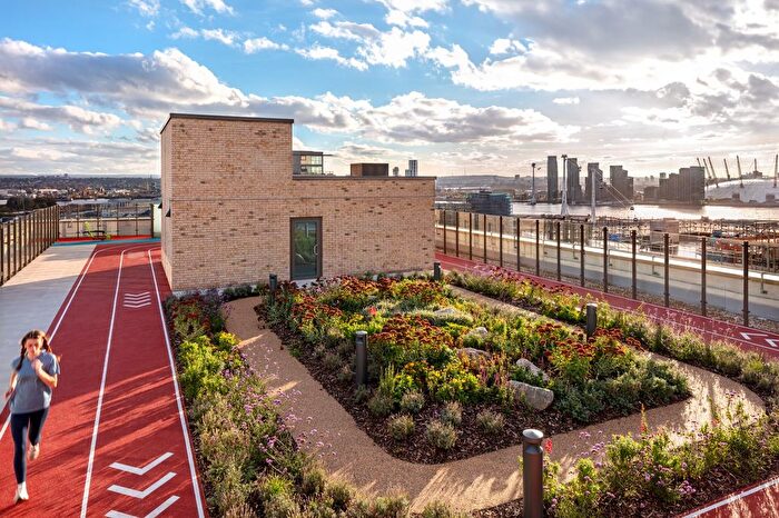 2 Bedroom Flat For Sale In Western Gateway, London, E16