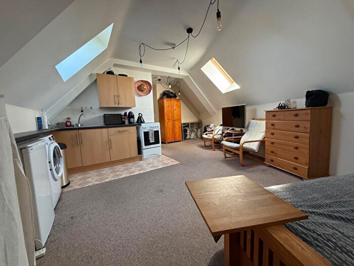 Studio To Rent In Stoke Road, Guildford, GU1