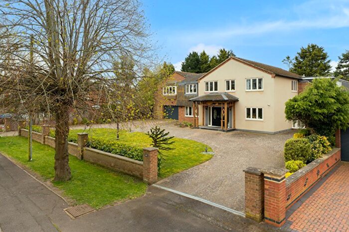 5 Bedroom Detached House For Sale In Finedon Road, Irthlingborough, NN9