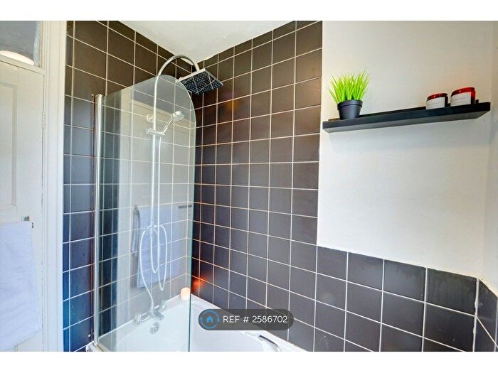 3 Bedroom Terraced House To Rent In Leyland Road, Coventry, CV5