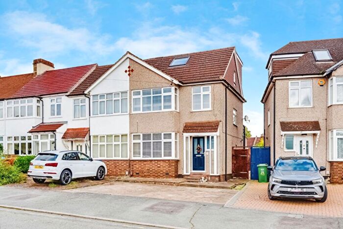 4 Bedroom Semi Detached House For Sale In Heathview Avenue, Crayford, Dartford, DA1