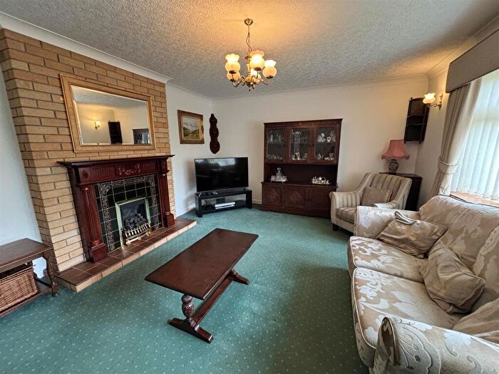 2 Bedroom Detached Bungalow For Sale In Foresters Close, Glenfield, Leicester, LE3