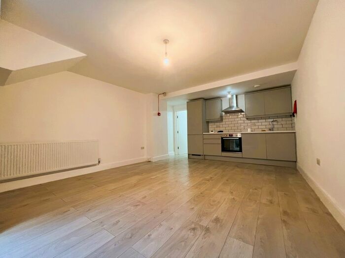 2 Bedroom Flat To Rent In Lower Clapton Road, London, E5