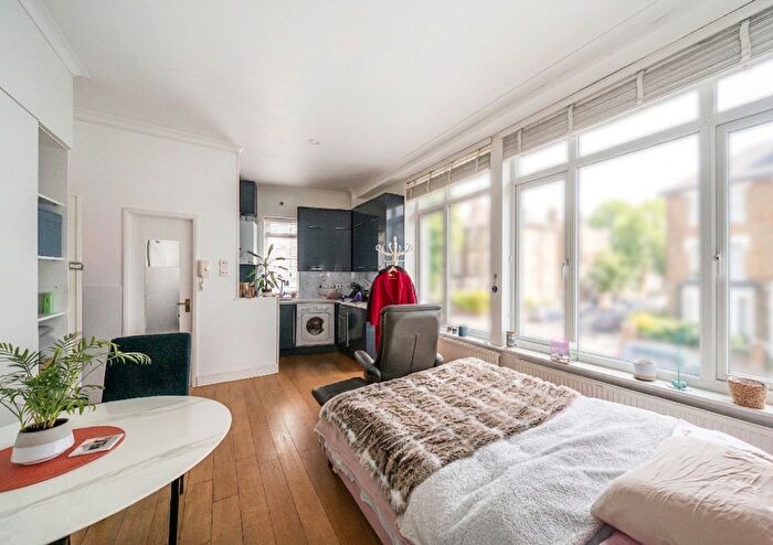 1 Bedroom Flat For Sale In Colehill Lane, London, SW6