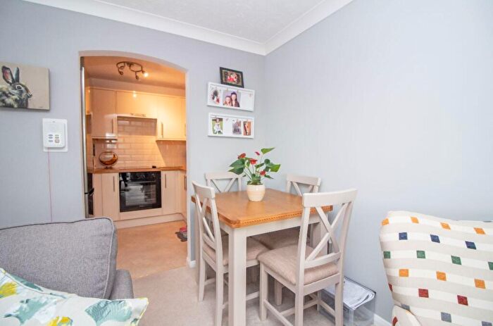 1 Bedroom Flat For Sale In Dene Court, Holman Close, Cowplain, PO8