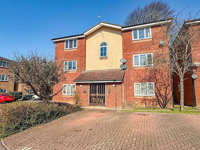 2 Bedroom Flat To Rent In Turnberry Court, Watford, WD19