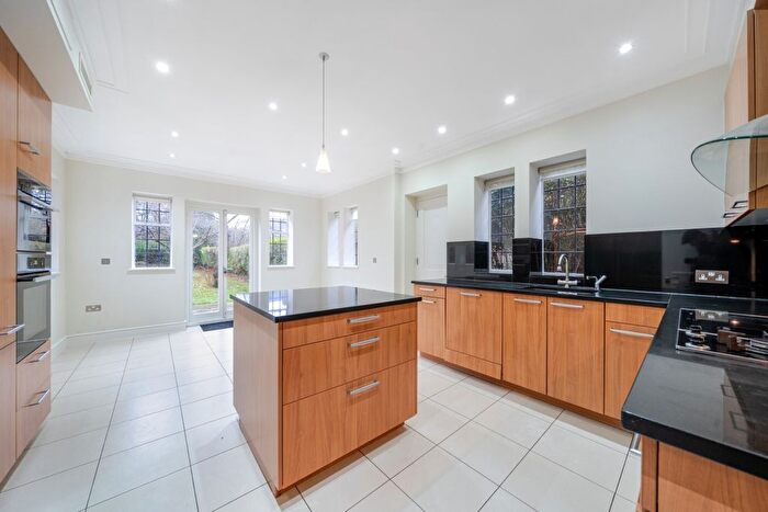 6 Bedroom Detached House To Rent In Kingsley Way, London, N2