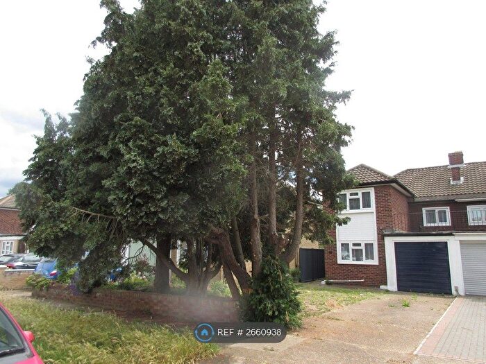 3 Bedroom Semi-detached House To Rent In Beresford Gardens, Hounslow, TW4