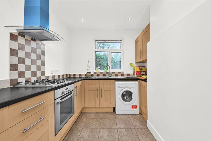 3 Bedroom Flat To Rent In Deacon Road, London, NW2