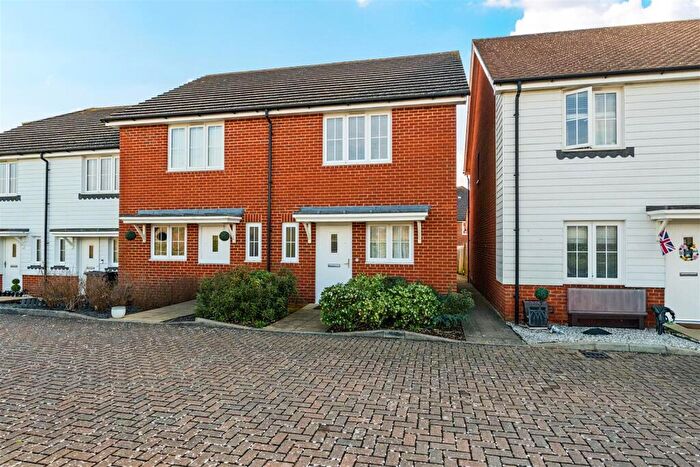 2 Bedroom End Of Terrace House For Sale In Crossfields, North Bersted, PO21