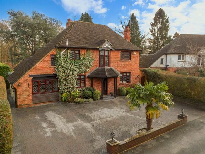 3 Bedroom Detached House For Sale In Wembury Park, Newchapel, Lingfield, Surrey, RH7