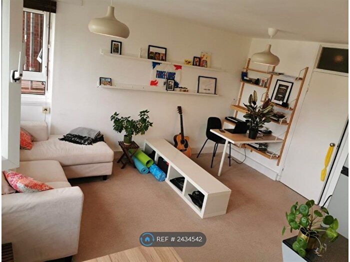 1 Bedroom Flat To Rent In Whitton, London, NW3