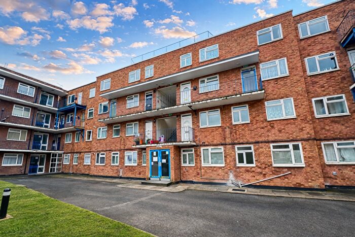 1 Bedroom Flat To Rent In Viceroy Court, High Street South, Dunstable, Bedfordshire, LU6