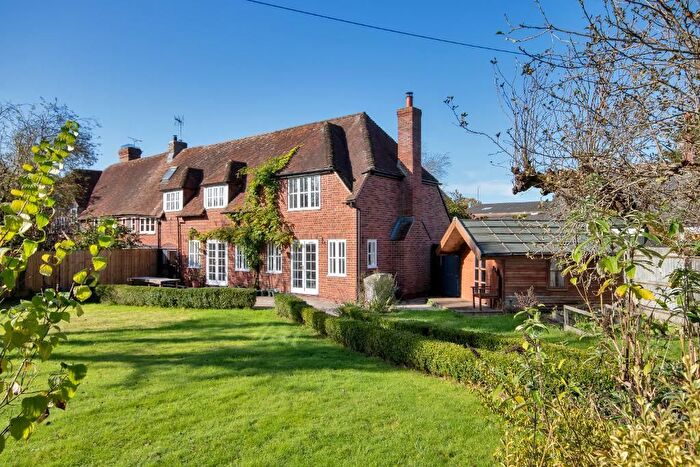 4 Bedroom Semi-Detached House For Sale In Headcorn Road, Smarden, Kent, TN27