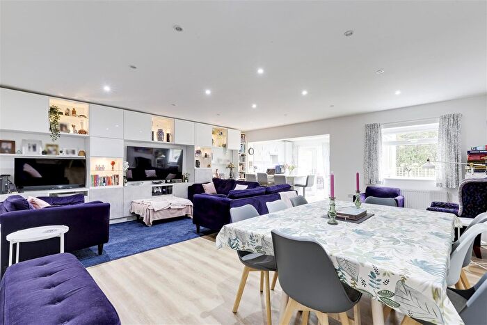 3 Bedroom Detached Bungalow For Sale In Weaverthorpe Road, Woodthorpe, Nottinghamshire, NG5