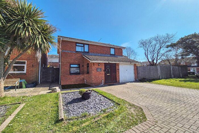 4 Bedroom Detached House For Sale In Oldwood Chase, Farnborough, GU14