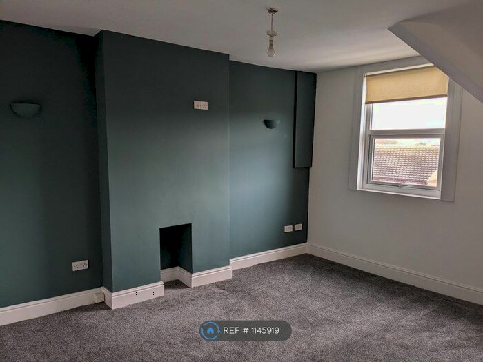2 Bedroom Flat To Rent In Clarence Road, Llandudno, LL30