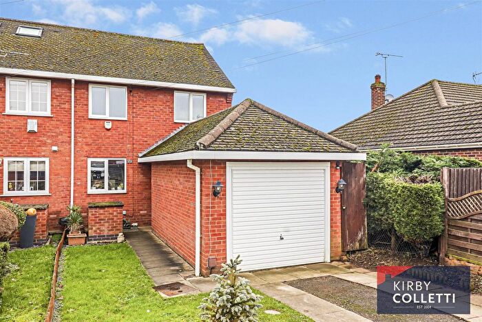 3 Bedroom End Terrace House For Sale In Cherry Tree Road, Hoddesdon, EN11