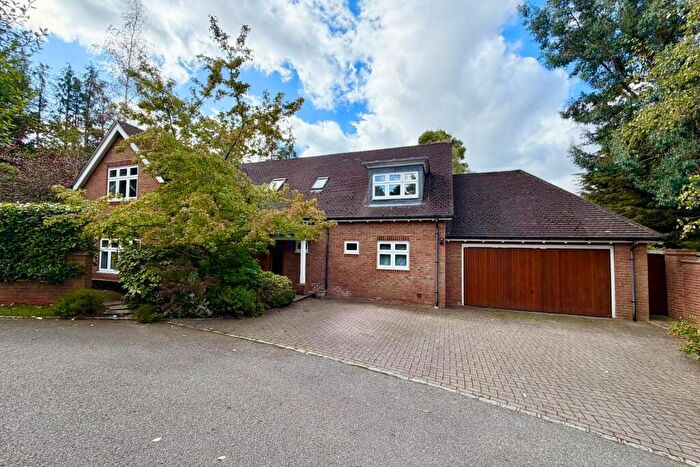 5 Bedroom Detached House For Sale In Samarkand Close, Camberley, GU15