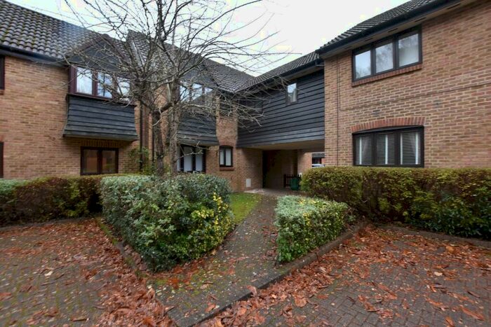 2 Bedroom Apartment To Rent In Wentworth Close, Crowthorne, RG45
