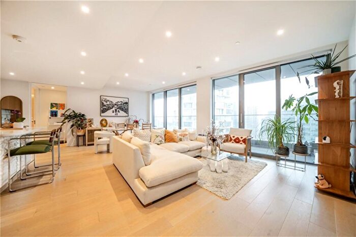 2 Bedroom Flat To Rent In Park Drive, Canary Wharf, E14